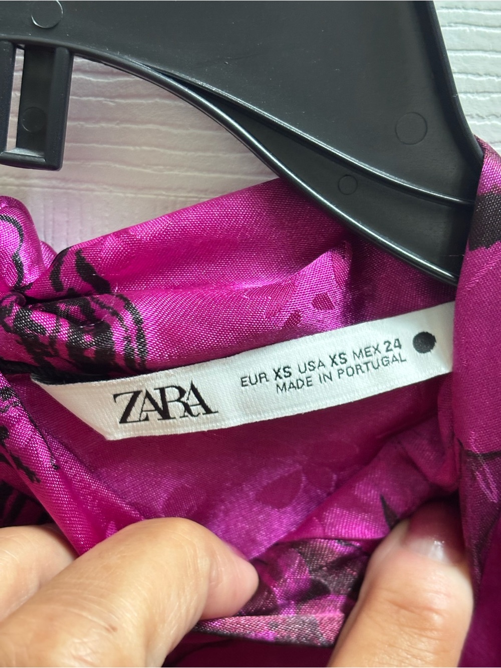 ZARA FUCHSIA & BLACK JACQUARD SATIN LIKE PRINTED JAPANESE BLOUSE, Size XS, NWT - Picture 6 of 6